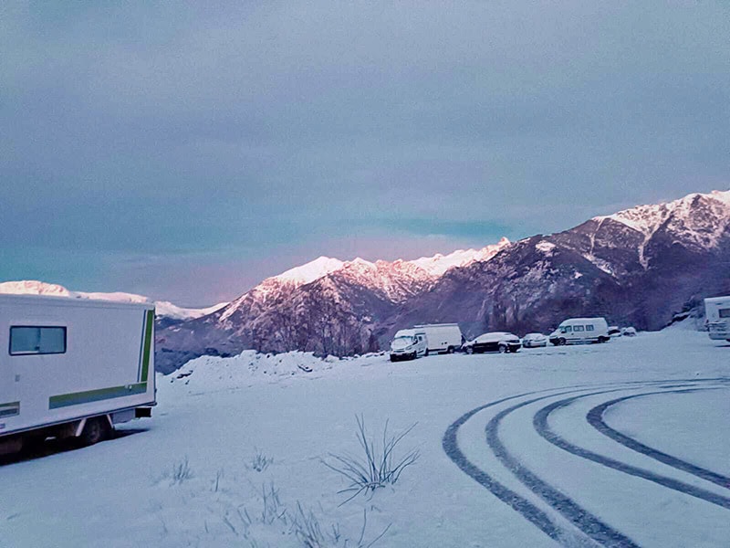 Vivir en una furgoneta para trabajar en la nieve