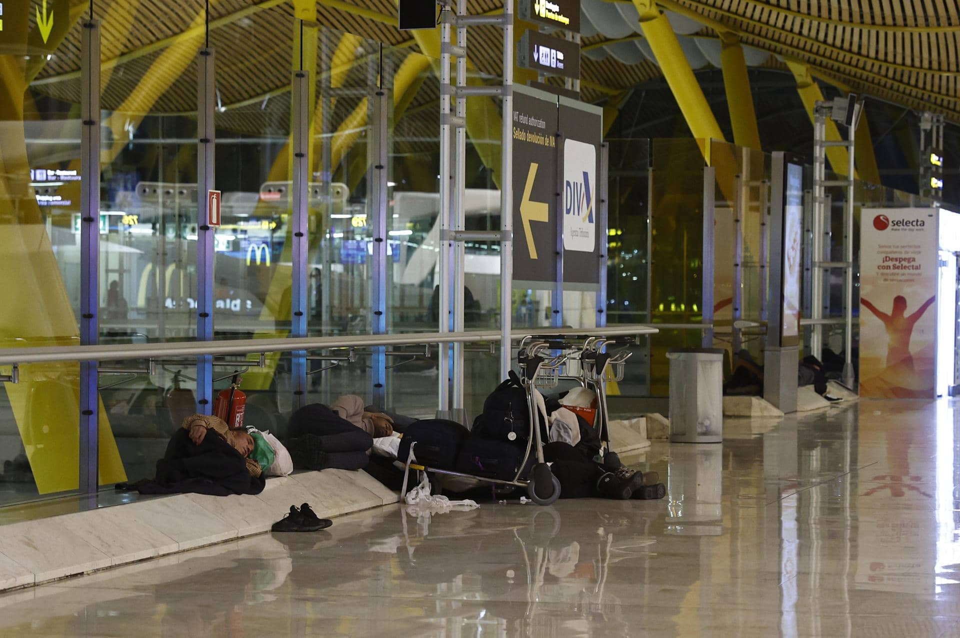El sinhogarismo en Barajas, otro centro de batalla política