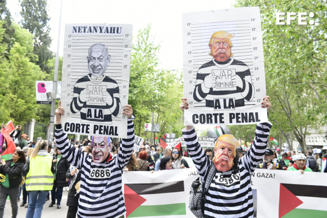 La Red Solidaria contra la Ocupación de Palestina convocó el pasado sábado una manifestación en Madrid para denunciar "el genocidio en Palestina" y el comercio de armas con Israel. EFE/Víctor Lerena