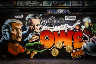 Donald Trump y Elon Musk, en un grafiti.