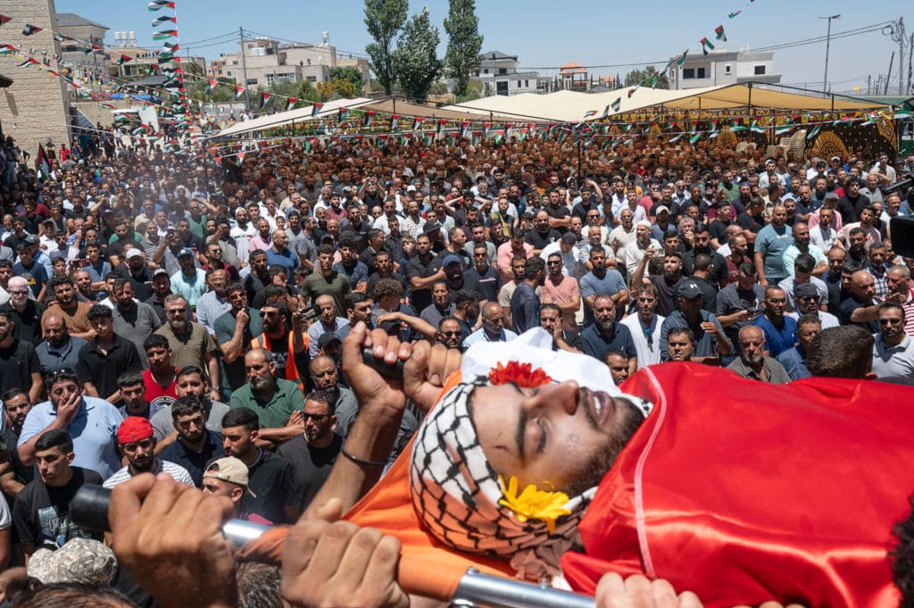 Israel ordena evacuar grandes zonas de Gaza mientras bombardea a los desplazados