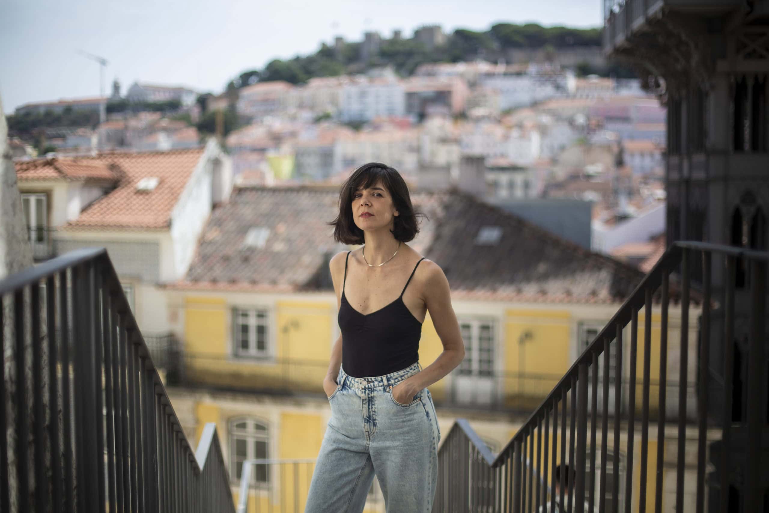Lara Moreno: “Con los relatos puedes asomarte a un tema, pegar un grito y salir corriendo”